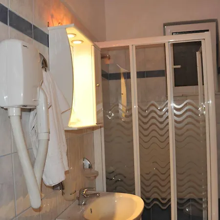 Ceragio & Hotel apartamentowy Tripoli
